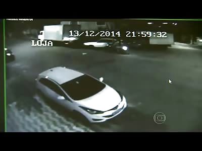 Off Duty Police Officer Reacts to Robbery Shoots and Kills One Thug but is Also Killed by Return Fire