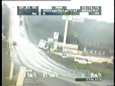 Bus accident because of gay taxi - 2 died 18 injured 