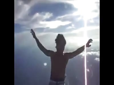Cool Video Shows a Crazy Guy Jumping of a Plane Without Parachute