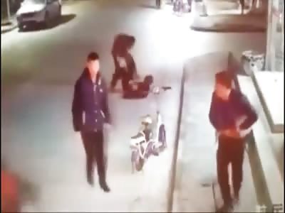 Crazy Knife Attack Leaves 1 Killed When Drunk Man Decides Stabs People in the Street