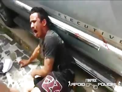 Thief Gets a Beating After Trying to Rob a Woman and Throw Her Off the Bus