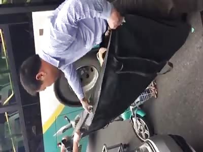 The miserable girl a car accident bury the dead