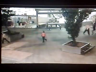 1 White man vs 10 muslims fight