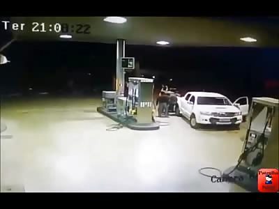 Shocking Video Shows Criminals Using People as Human Sheilds, Placing Them Over the Pickup