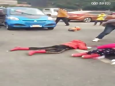 Mother cries seeing her daugther with head crushed