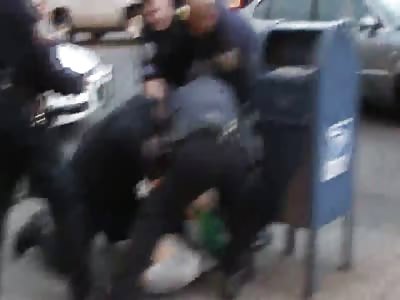 IN NEW YORK THEY NEED 40 COPS TO ARREST 1 MAN