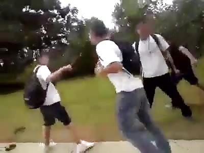 *Brazil* Big guy joins 2x1 fight and saves his friend from getting beaten up