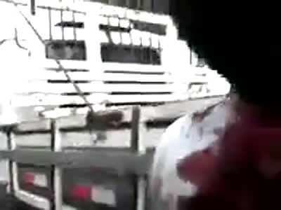 *Brazil* Poor victim gets his face DESTROYED by a machete in frustrated robbery, dies on camera