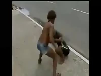 *Brazil* The funniest female crackhead fight EVER LOL