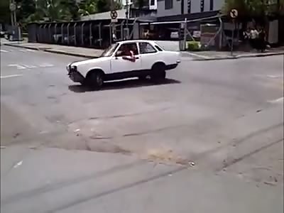 *BRAZIL* INSTANT KARMA: Douchebag trying to show off with his car in front of a school gets arrested 1 sec later