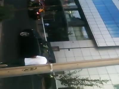 Extended video from the suicide of the guy who jumped from 24th Floor in Costanera Center, Chile