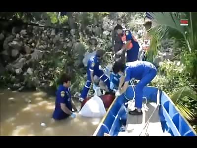 BODY NUDE WOMAN FOUND IN SUITCASE FLOATING DOWN THE RIVER