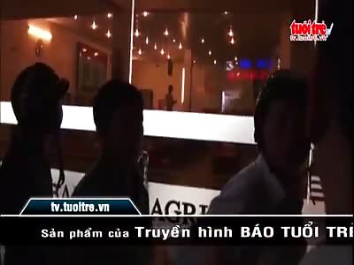 A STONED MAN INVADES BANK AND CUT HIS OWN BELLY (EXPOSED GUTS)