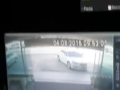 POLICE INJURED IN SHOOTOUT WITH ROBBERS