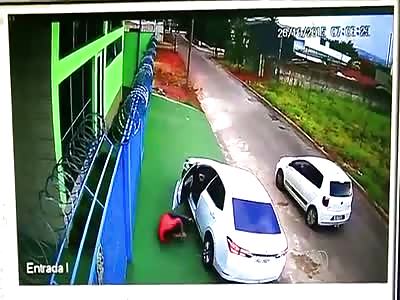 BUSINESS OWNER IS DEAD AFTER BEING SHOT WHEN ARRIVED AT WORK