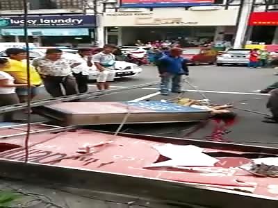 WORKER DIES AFTER SCAFFOLD COLLAPSE