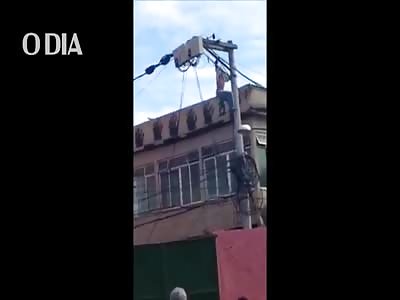 MAN DIES WHEN FALLING POLE