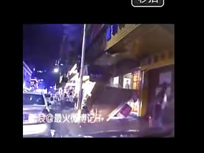 SEVERAL INJURED IN FACADE COLLAPSE