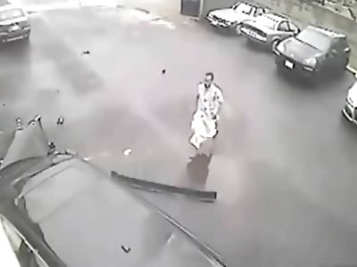 CAR GETS AIRBONE AND CRASHES HARD