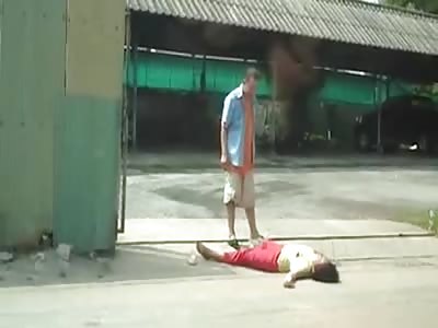 MAN KICKS THE WOMAN HEAD