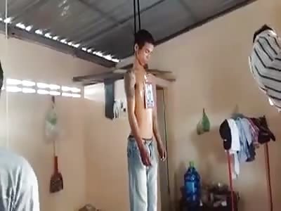 MAN HANGED HIMSELF AFTER HIS WIFE RUN AWAY