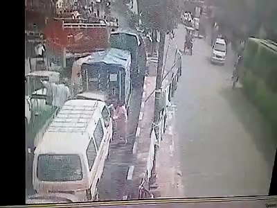 TRAGIC ACCIDENT TRAFFIC IN INDIA
