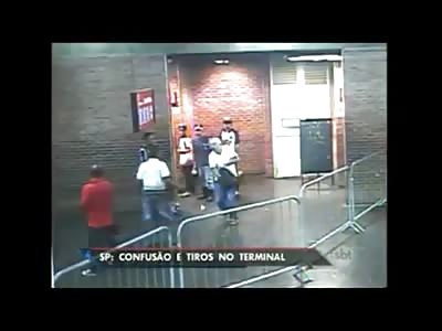 POLICE IN PLAIN CLOTHES REACT TO ASSAULT AND SHOOTS THIEF