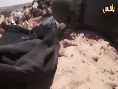 Anti-Houti Militiaman Hit by Houti Sniper in Front the Camera - Yemen (With Aftermath)