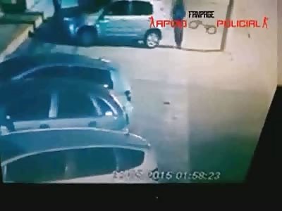  Three thugs tried to rob off duty cop and his wife - Cop shoots dead gunman  