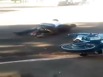 Woman kick and beat up man who try to knive her