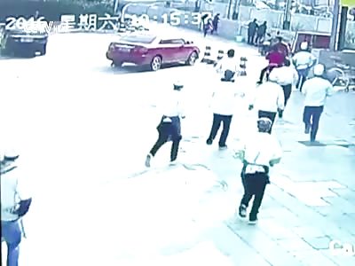 Restaurant worker dives into freezing river to save drowning man