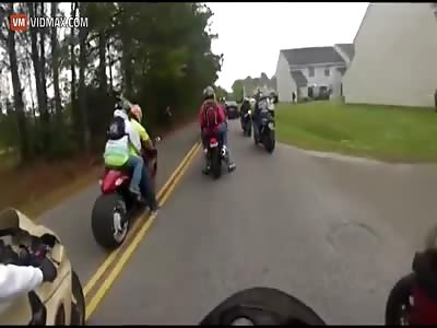 How to get a Brazilian while on the back of a motorcycle.